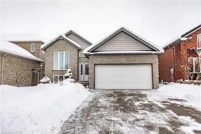 812 LEACOCK Way, London North, ON N6G 5N4