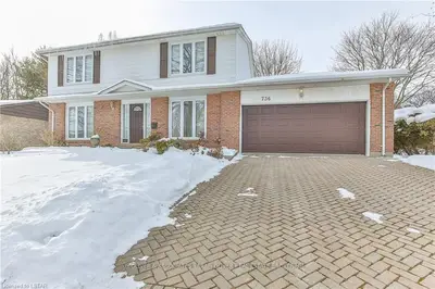 736 VILLAGE GREEN Avenue, London South, ON N6K 1H4