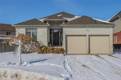 1426 JIM ALLEN Way, London South, ON N6K 0C2