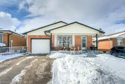 8 POPLAR Crescent, London South, ON N6E 2N4