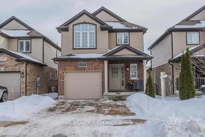 6803 VALLAS Circle, London South, ON N6P 0B5