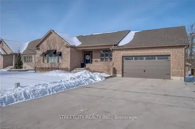 8558 GLENDON Drive, Strathroy-Caradoc, ON N0L 1W0