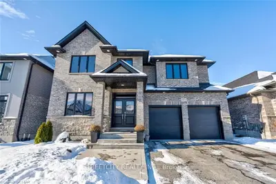 1076 EAGLETRACE Drive, London North, ON N6G 0S4
