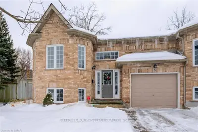 1028 COMMISSIONERS Road W 3, London South, ON N6K 1C3
