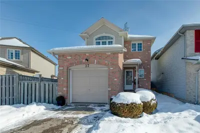 37 PHAIR Crescent, London South, ON N5Z 5B5