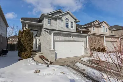 880 GRENFELL Drive, London North, ON N5X 4H8