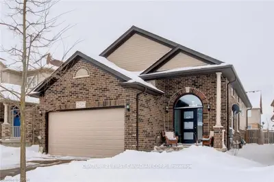 2026 ROLLINGACRES Drive, London North, ON N5X 0H1