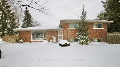 69 ST LAWRENCE Place, London South, ON N6J 2G4