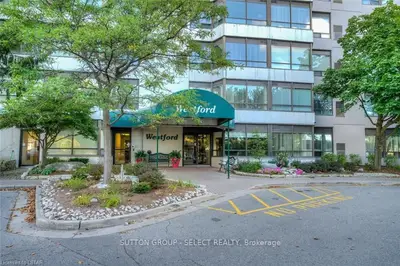744 WONDERLAND Road S 902, London South, ON N6K 4K3