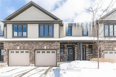 1030 OAKCROSSING Gate 20, London North, ON N6H 0H1