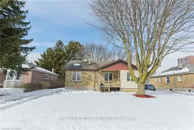 1502 HOWLAND Avenue, London East, ON N5V 1W7