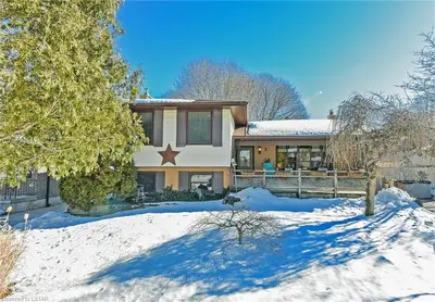3 GATINEAU Crescent, London South, ON N6K 2Z8