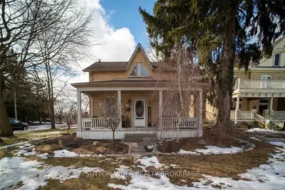 16 Oxford Street, Strathroy-Caradoc, ON N7G 3A2