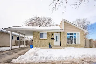 64 ARCHER Crescent, London South, ON N5E 2A5