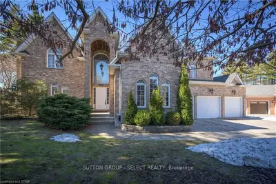 26 PITCARNIE Crescent, London North, ON N6G 4N4
