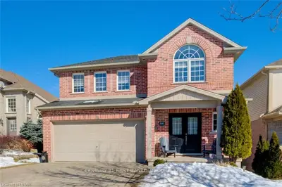 581 Clearwater Crescent, London North, ON N5X 4J9
