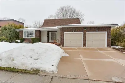 76 Springfield Crescent, London South, ON N6K 2T6