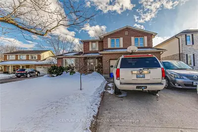 5 SUMMERDALE Crescent, London South, ON N6K 4B9
