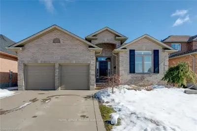 1002 GABOR Street, London South, ON N6K 4V5