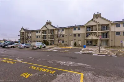 737 DEVERON Crescent 105, London South, ON N5Z 4X9