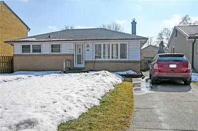 104 Queenston Crescent, London East, ON N5W 1N6