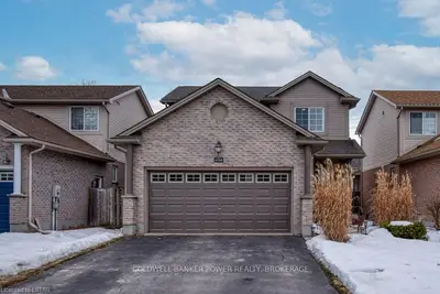 1740 DEVOS Drive, London North, ON N5X 4H8