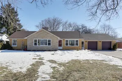 299 HEAD Street N, Strathroy-Caradoc, ON N7G 2J8