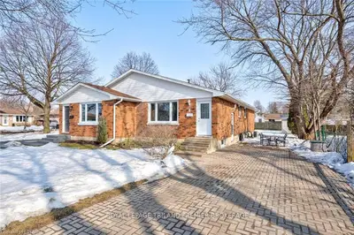 4 MOHEGAN Crescent, London East, ON N5V 2X6