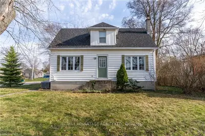 389 KENMORE Place, London East, ON N5Y 1V3