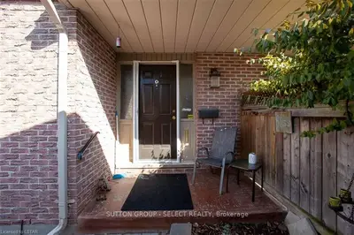 16 BERKSHIRE Court, London South, ON N6J 3N7