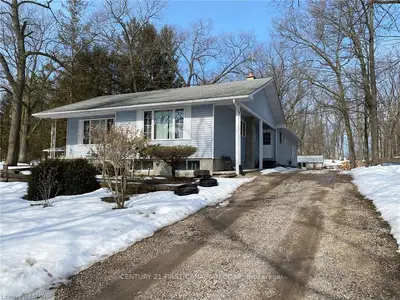9752 LAKESHORE Road, Lambton Shores, ON N0M 1T0