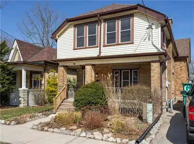 56 BYRON Avenue E, London South, ON N6C 1C5
