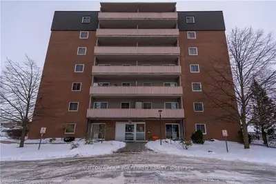 1106 JALNA Boulevard 403, London South, ON N6E 2R9