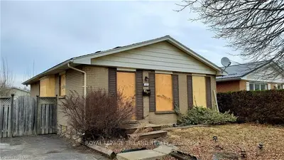 171 WELLESLEY Crescent, London East, ON N5Z 1J6