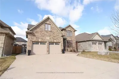 1557 MULBERRY Street, London South, ON N6K 5C8