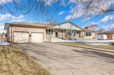 2512 THOMPSON Drive, Strathroy-Caradoc, ON N0L 1W0