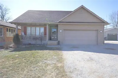 554 HURON Street, Plympton-Wyoming, ON N0N 1T0