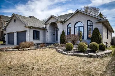 138 LONGVIEW Court, London South, ON N6K 4J1