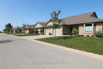 5969 TOWNSEND Line 36, Lambton Shores, ON N0M 1J0