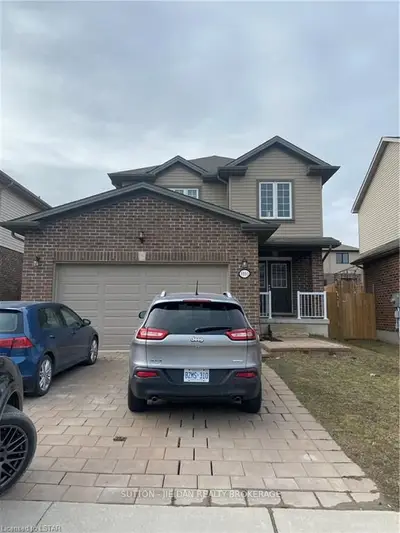 1110 OAKCROSSING Road, London North, ON N6H 0E9