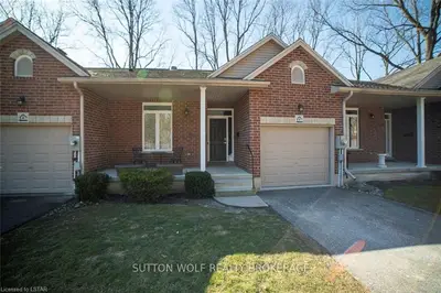 384 HEAD Street N 9, Strathroy-Caradoc, ON N7G 2J9