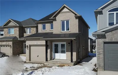 2844 DOYLE Drive, London South, ON N6M 0G7