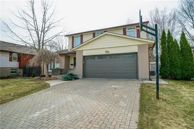 748 VILLAGE GREEN Avenue, London South, ON N6K 1H4