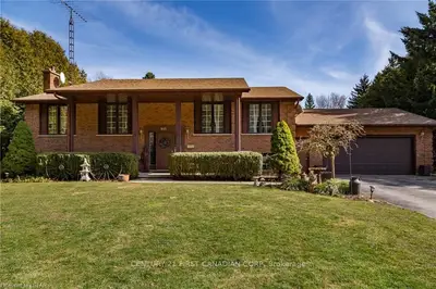 643 THOMAS Street, Strathroy-Caradoc, ON N0L 1W0