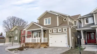 32 WONDER GROVE Court, Lambton Shores, ON N0M 1T0