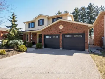28 ROYAL OAK Drive, Brantford, ON N3R 7P3