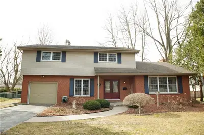 498 SAULSBURY Street, Strathroy-Caradoc, ON N7G 2B6