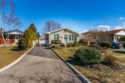 9 ADSWOOD Place, London South, ON N6E 1W8