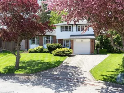 15 MELANIE Court, London North, ON N5X 1A3
