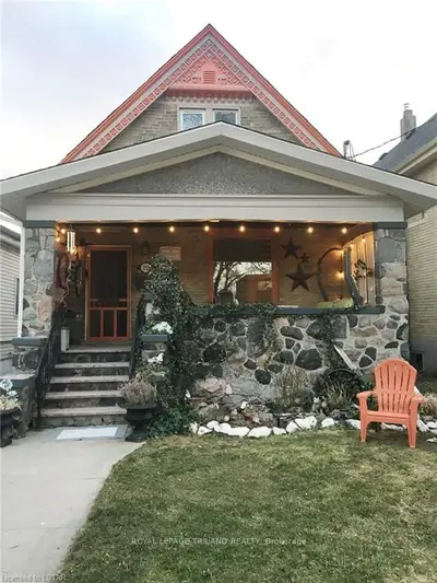 153 WATERLOO Street, London East, ON N6B 2M7